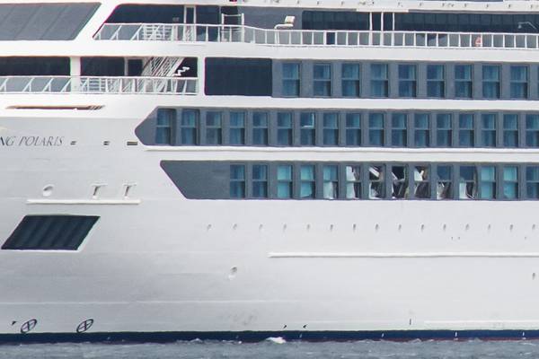 1 killed, 4 injured when rogue wave hits cruise ship