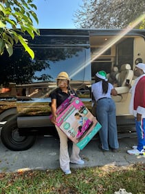 WHQT WEDR Hot 105 99Jamz Holiday Food Drop-Off Caravan