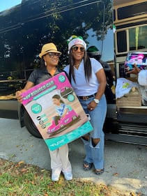 WHQT WEDR Hot 105 99Jamz Holiday Food Drop-Off Caravan