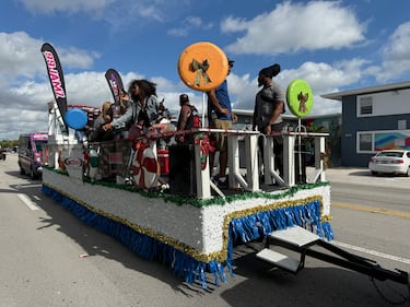 WHQT Hot105  WEDR 99JAMZ 18th Annual Christmas on 15th Ave