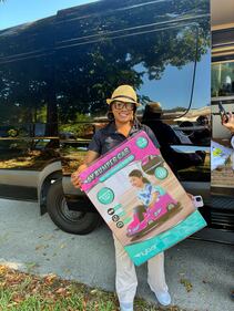 WHQT WEDR Hot 105 99Jamz Holiday Food Drop-Off Caravan