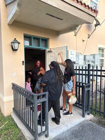 WHQT WEDR Hot 105 99Jamz Holiday Food Drop-Off Caravan