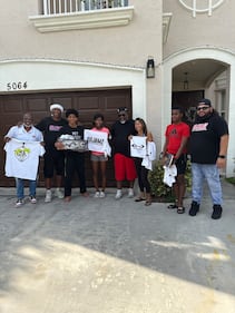 WHQT WEDR Hot 105 99Jamz Holiday Food Drop-Off Caravan