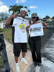 WHQT WEDR Hot 105 99Jamz Holiday Food Drop-Off Caravan