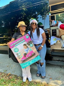 WHQT WEDR Hot 105 99Jamz Holiday Food Drop-Off Caravan