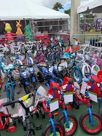 WHQT Hot105  WEDR 99JAMZ 18th Annual Christmas on 15th Ave