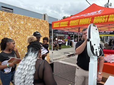 WHQT Hot105  WEDR 99JAMZ 18th Annual Christmas on 15th Ave