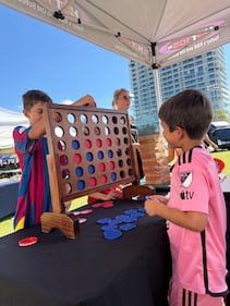 WFEZ 93.1, WHQT 105.1, WFLC 97.3, WEDR 99Jamz Miami beach block party 11.16