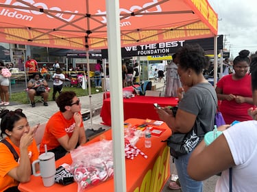 WHQT Hot105  WEDR 99JAMZ 18th Annual Christmas on 15th Ave